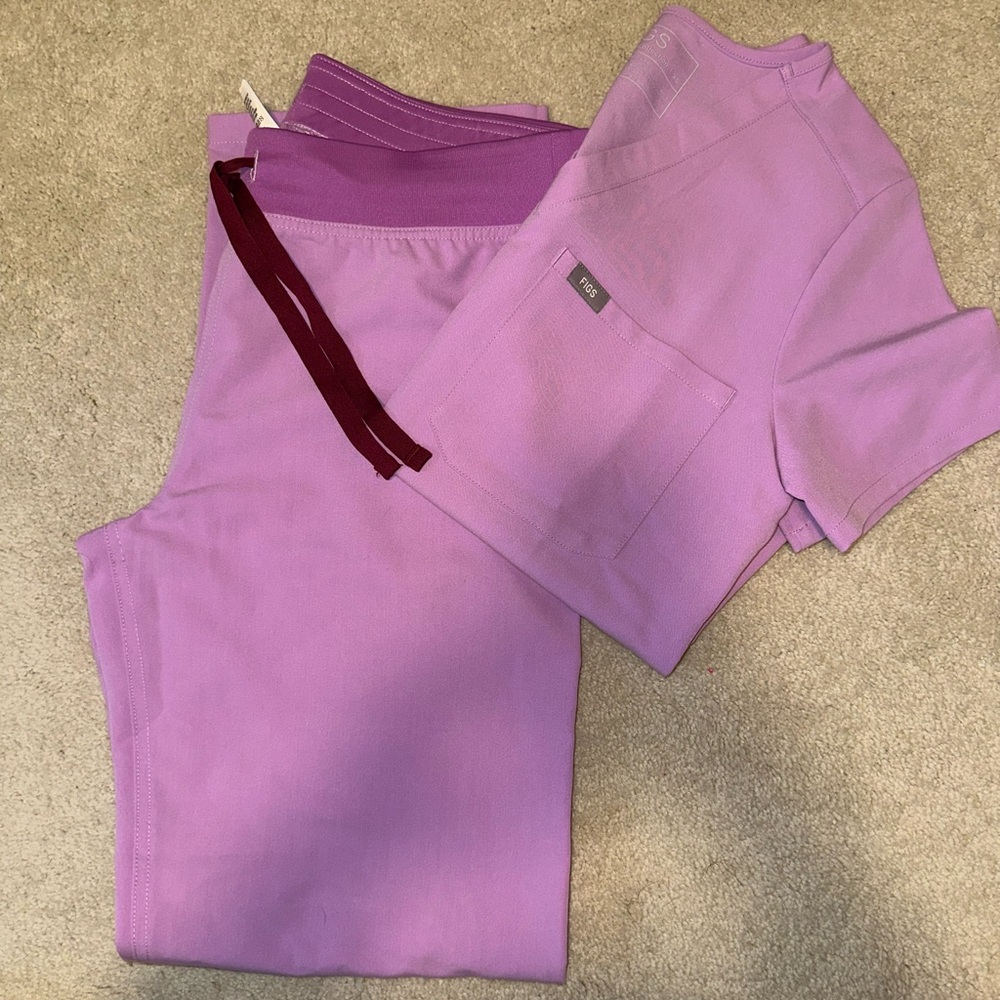 FIGS Pink Scrub Set (XS top, S bottom)